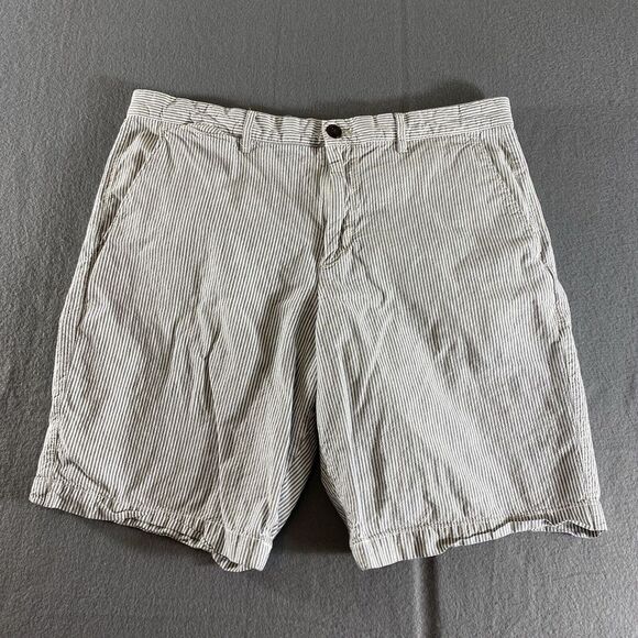 Gap Shorts Mens 34‎ Gray Striped Bermuda Flat Front Mid Rise Outdoor Preppy - Picture 1 of 11